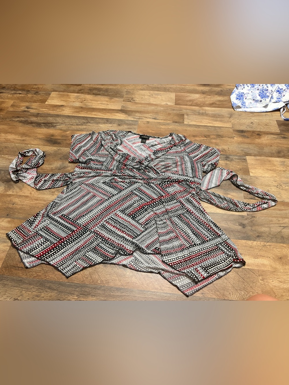 Lane Bryant Size 18/20 Geometric Print Tie Waist Wrap Style Top Red Black Gray
